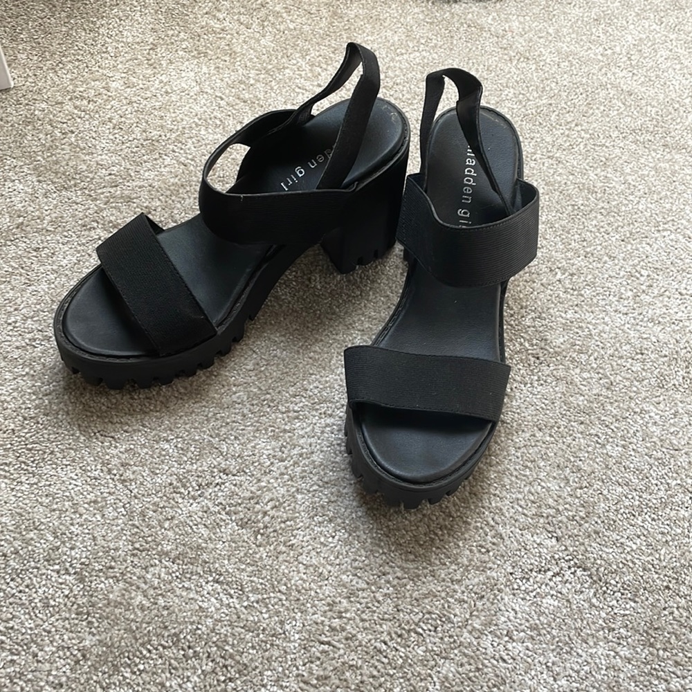 Madden Girl
Sohoo Block Heel Sandals size 8 worn once
